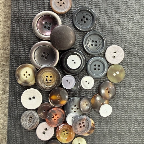 Colorful Assorted Buttons - Picture 5 of 7